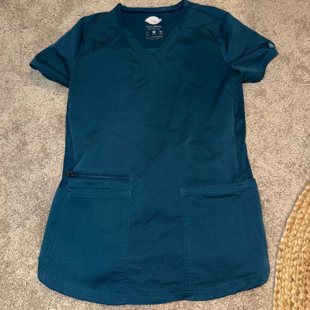 Dickies joggers-style scrub set